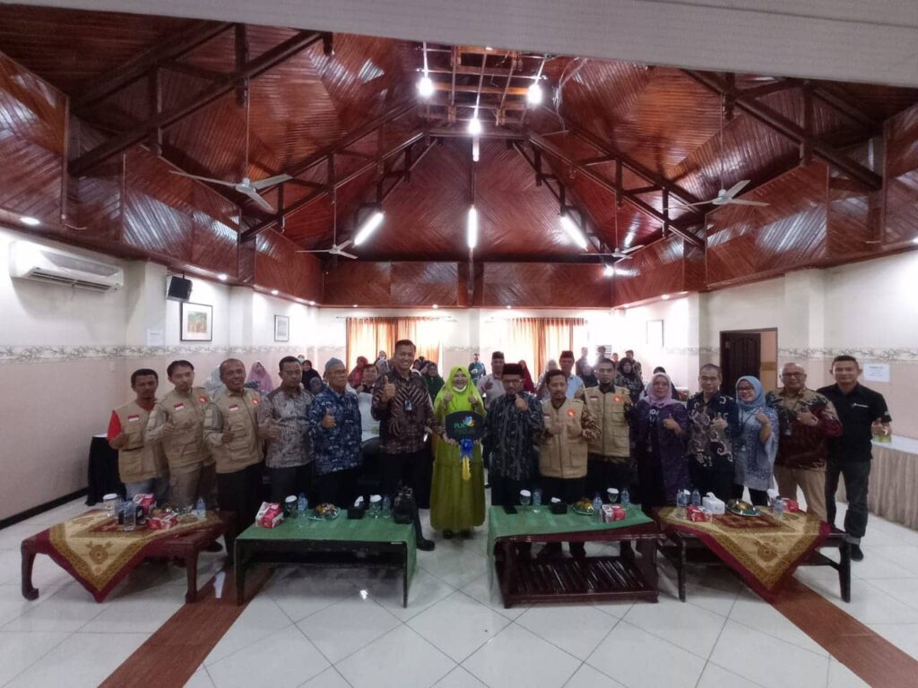 Anggota DPR RI Hj Nevi Zuairina, Lagi-Lagi Serahkan Bantuan Ambulance Gratis