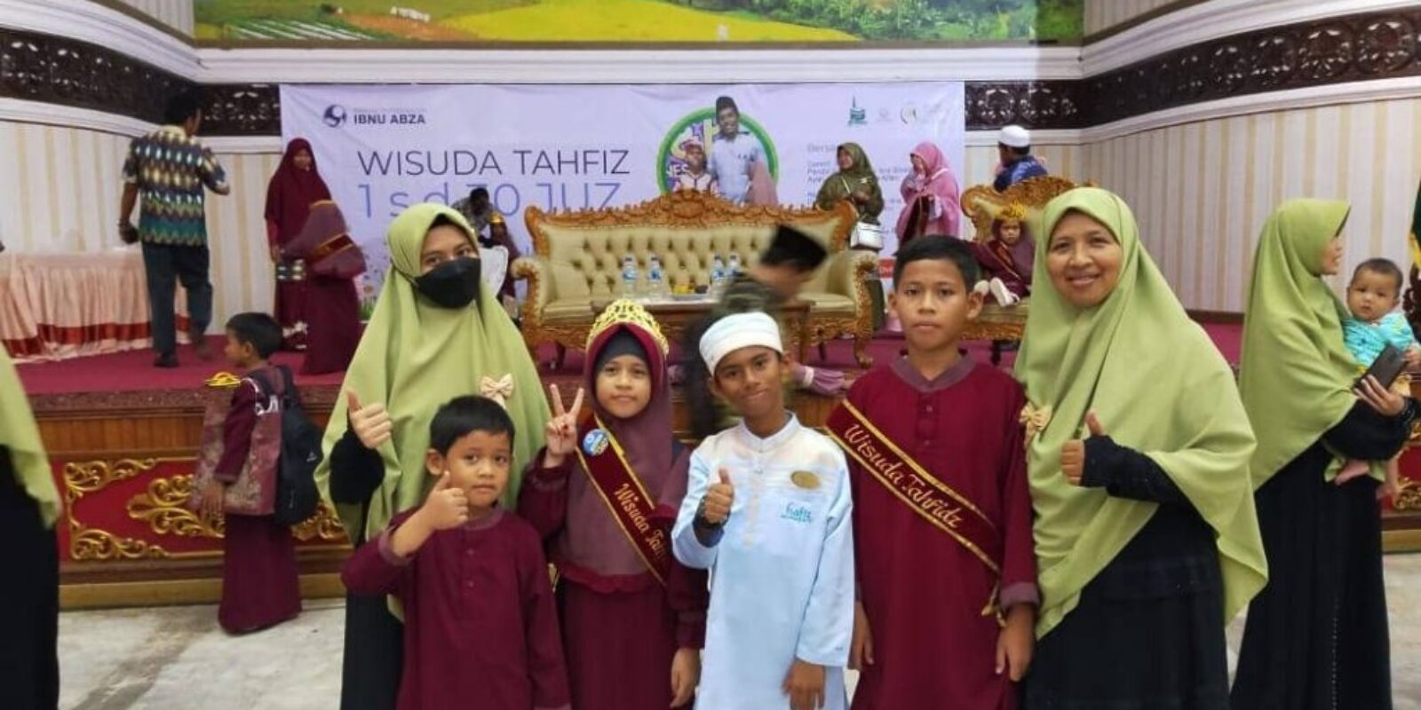 Ketua PW ALPPIN Sumatera Barat, Hj. Nevi Zuairina Sampaikan Kebanggaan dan Dukungan Pada Wisuda Tahfidz Balita Binaan ALPPIN