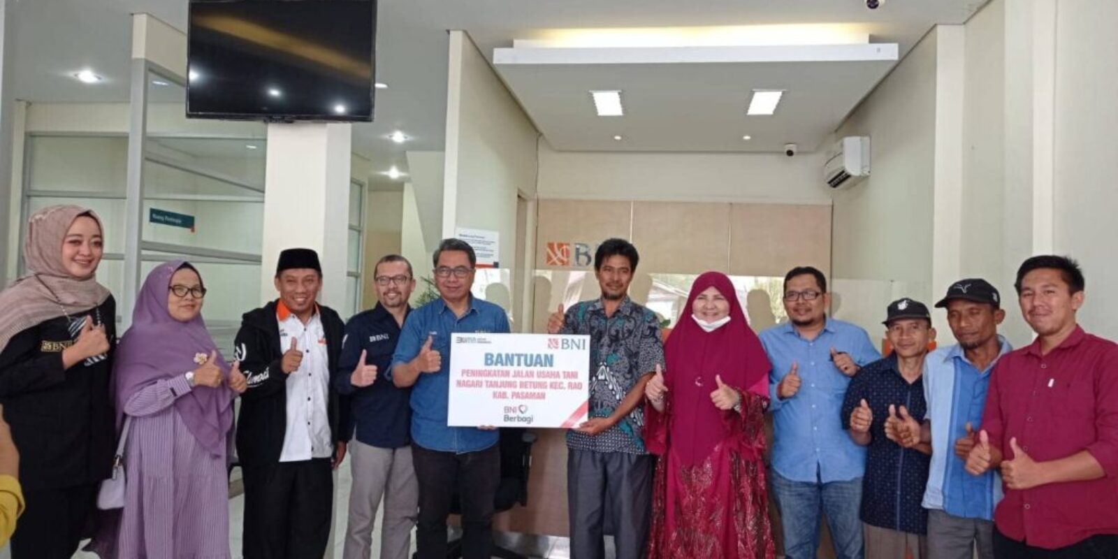 Nevi Zuairina Serah Terima TJSL tersebar di 8 Kabupaten Kota wilayah Sumbar