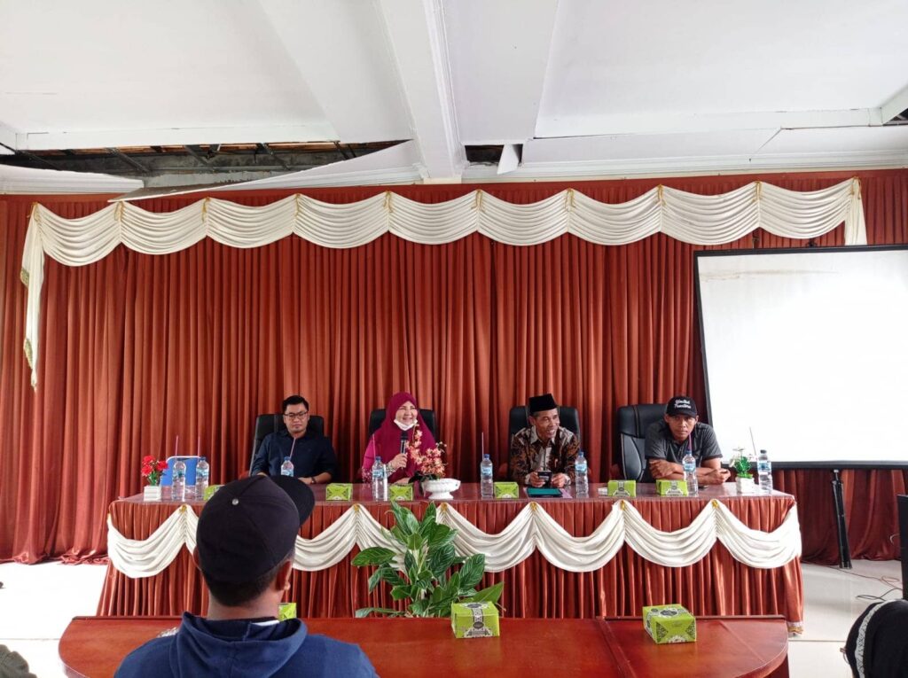 Nevi Zuairina Silaturahmi Dengan Masyarakat Terdampak Gempa di Pasaman
