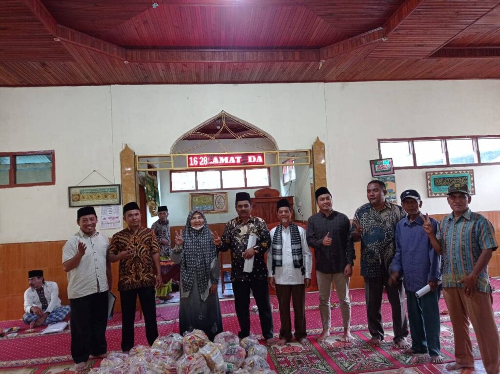 Di Penghujung Tahun 2022, Hj. Nevi Zuairina Bagikan Paket Sembako Untuk Masyarakat yang Membutuhkan