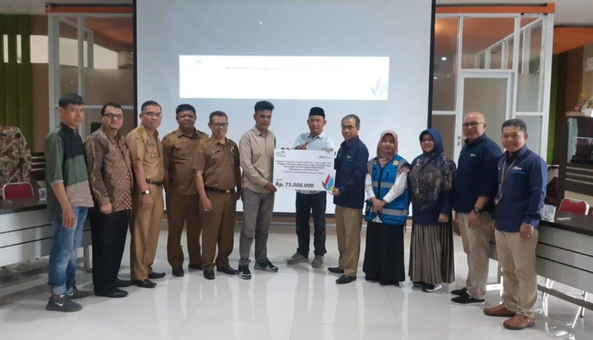 Kelompok Tani dan Masjid Mendapat Bantuan TJSL Atas Aspirasi Hj. Nevi Zuairina