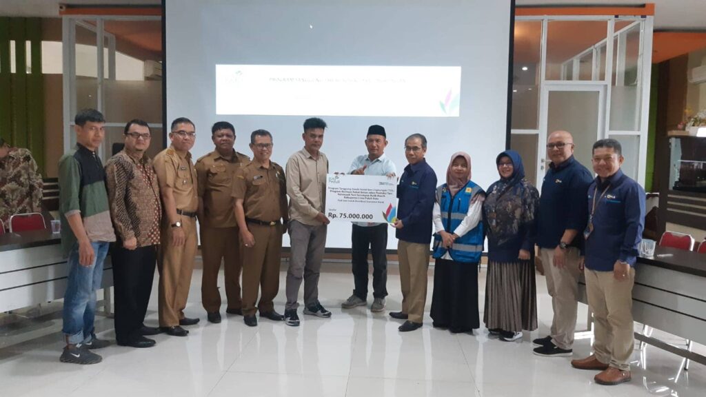 Kelompok Tani dan Masjid Mendapat Bantuan TJSL Atas Aspirasi Hj. Nevi Zuairina