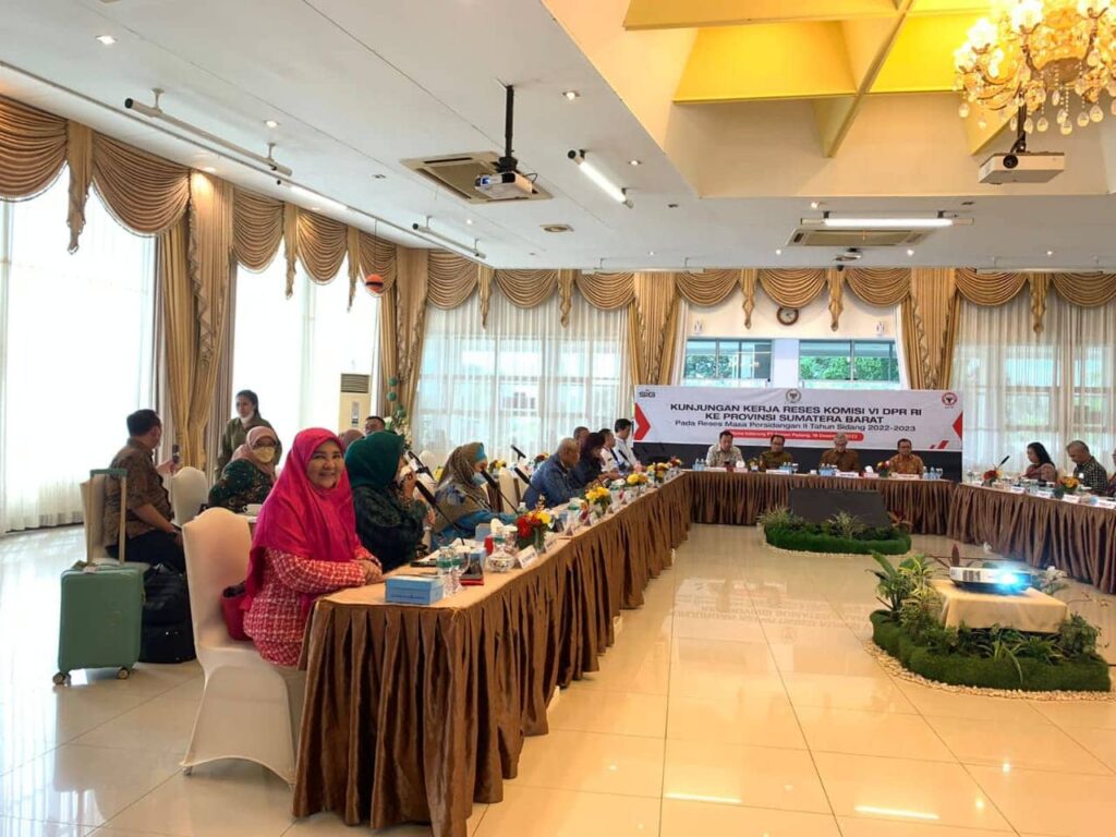 Kunjungan Komisi VI ke Semen Padang, Nevi Zuairina Minta Pabrik Semen Indarung I Jadi Cagar Budaya Yang Layak Dikunjungi