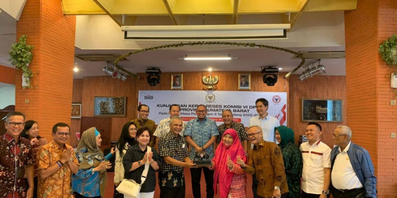 Kunjungan Komisi VI ke Semen Padang, Nevi Zuairina Minta Pabrik Semen Indarung I Jadi Cagar Budaya Yang Layak Dikunjungi