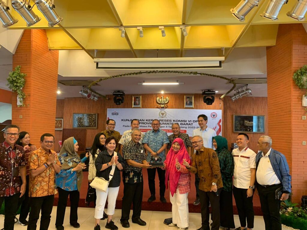 Kunjungan Komisi VI ke Semen Padang, Nevi Zuairina Minta Pabrik Semen Indarung I Jadi Cagar Budaya Yang Layak Dikunjungi