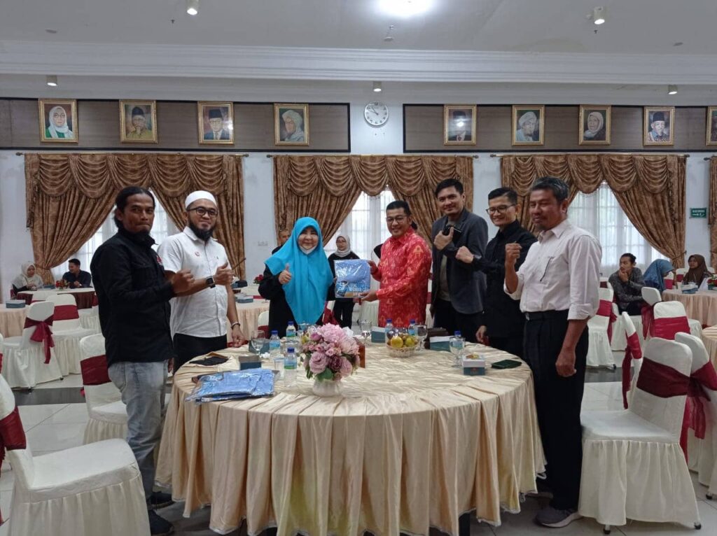Nevi Zuairina Dikukuhkan Jadi Ketua FPTI Sumatera Barat Periode 2022-2026