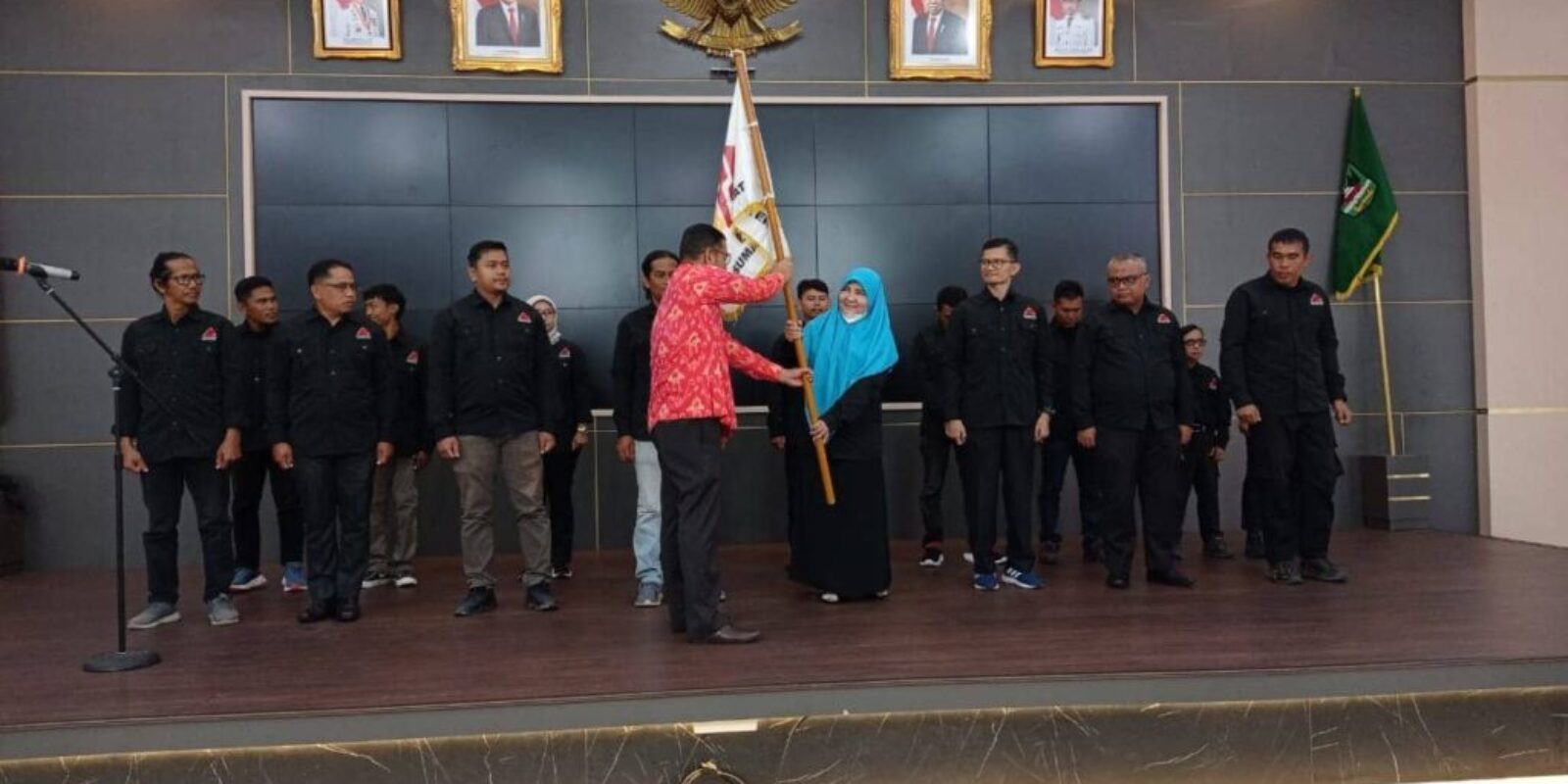 Nevi Zuairina Dikukuhkan Jadi Ketua FPTI Sumatera Barat Periode 2022-2026