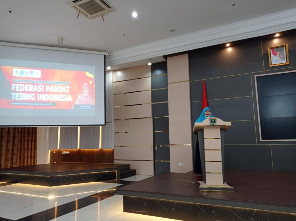 Nevi Zuairina Dikukuhkan Jadi Ketua FPTI Sumatera Barat Periode 2022-2026