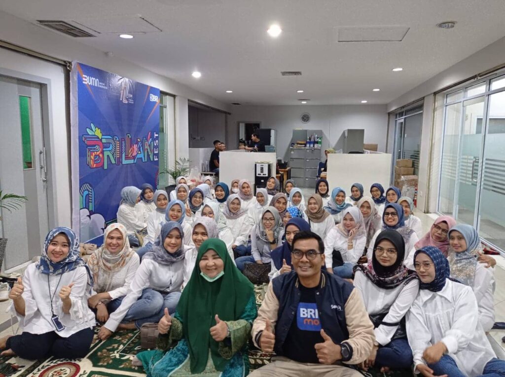 Nevi Zuairina Serahkan Simbolis TJSL Untuk Keltan Saiyo Sepakat Baso, Masjid Takbir Bela Negara dan Masjid Mujahidin