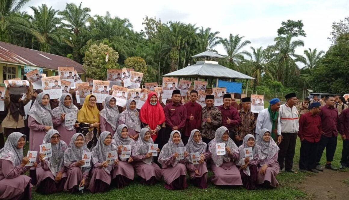 Kehadiran Anggota DPR RI Nevi Zuairina Membawa Angin Segar Bagi Madrasah Tigo Nagari Karena Membawa Bantuan Sarpras