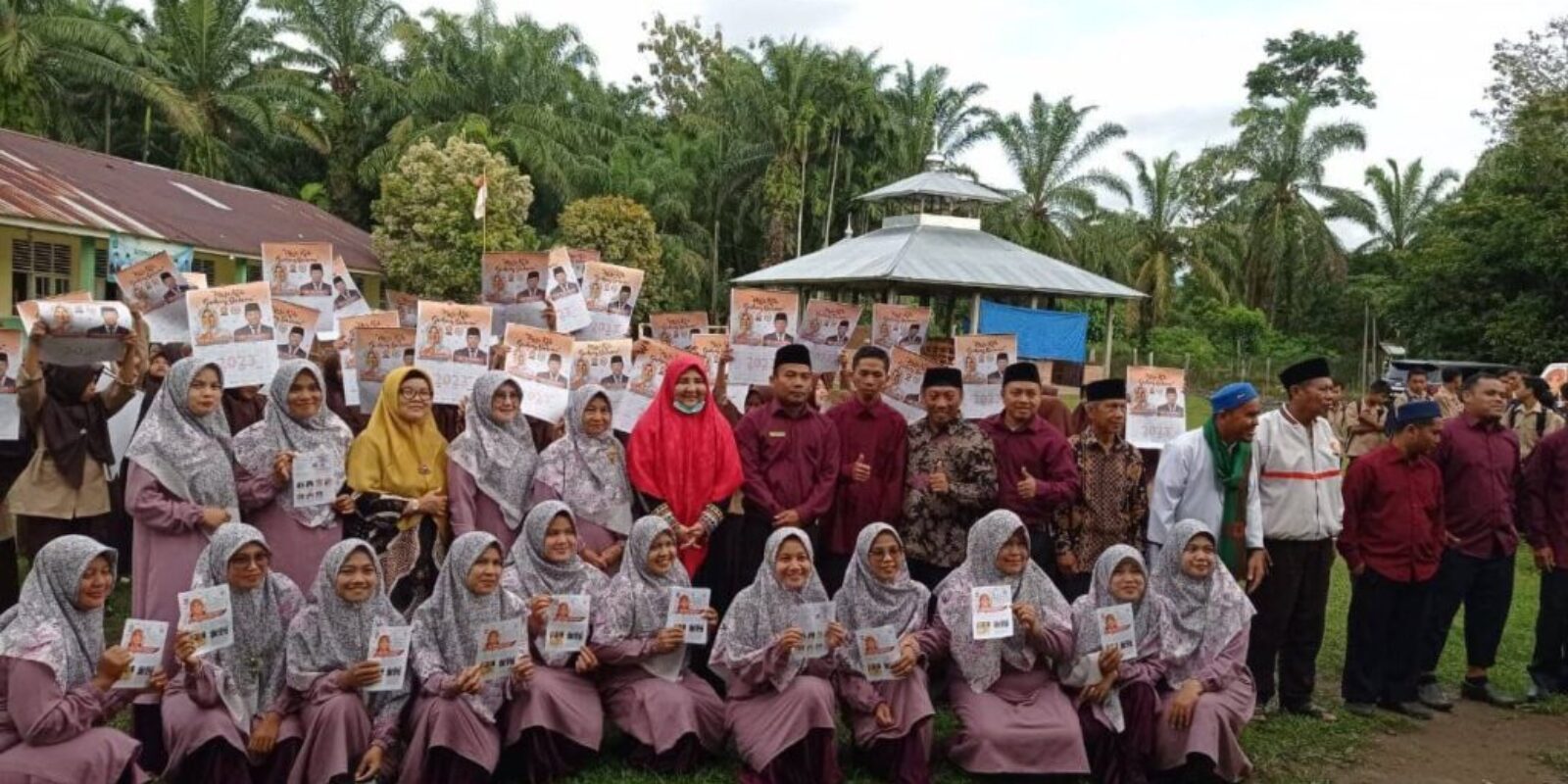 Kehadiran Anggota DPR RI Nevi Zuairina Membawa Angin Segar Bagi Madrasah Tigo Nagari Karena Membawa Bantuan Sarpras