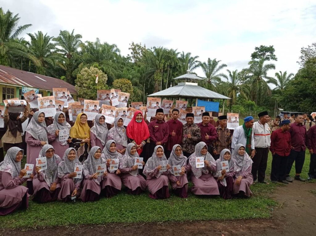 Kehadiran Anggota DPR RI Nevi Zuairina Membawa Angin Segar Bagi Madrasah Tigo Nagari Karena Membawa Bantuan Sarpras