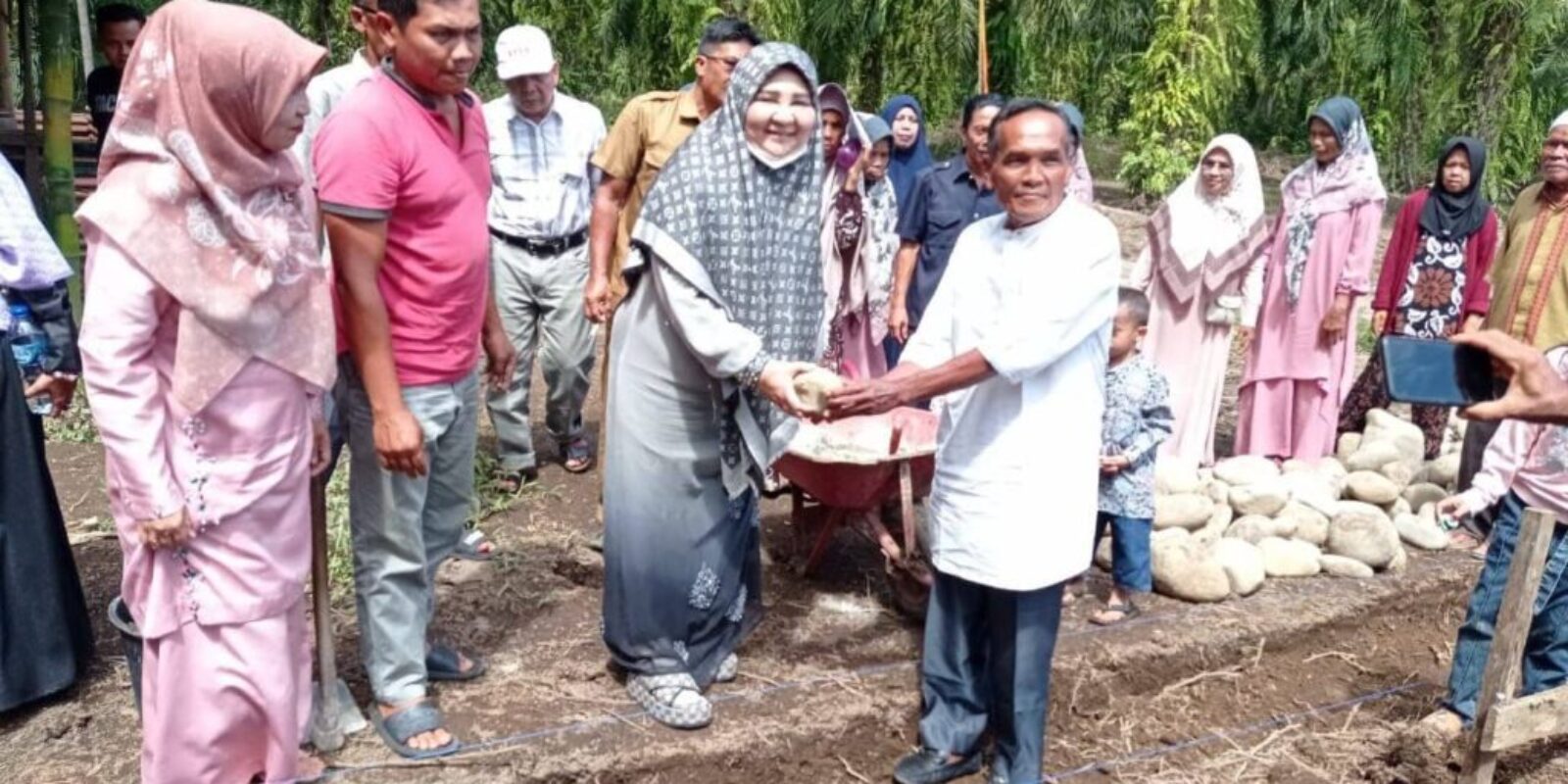 Peletakan Batu Pertama Pembangunan Masjid, Kehadiran Hj. Nevi Zuairina Sangat Dinantikan