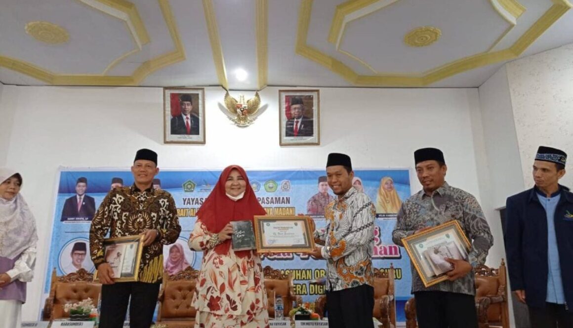 Seminar Parenting di Pasaman, Nevi Zuairina Sampaikan Trik Orang Tua dalam Pengendalian Gadget Anak