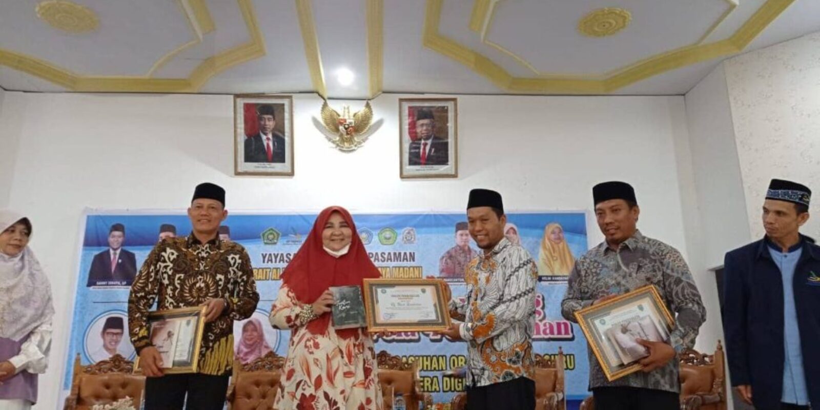 Seminar Parenting di Pasaman, Nevi Zuairina Sampaikan Trik Orang Tua dalam Pengendalian Gadget Anak