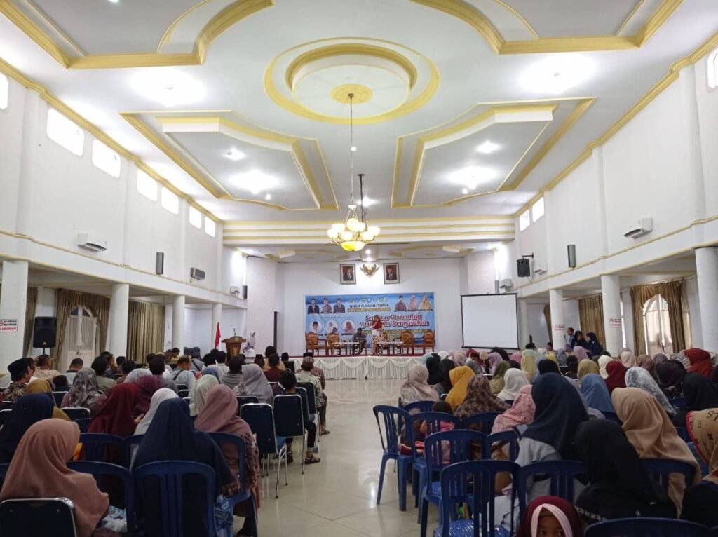 Seminar Parenting di Pasaman, Nevi Zuairina Sampaikan Trik Orang Tua dalam Pengendalian Gadget Anak
