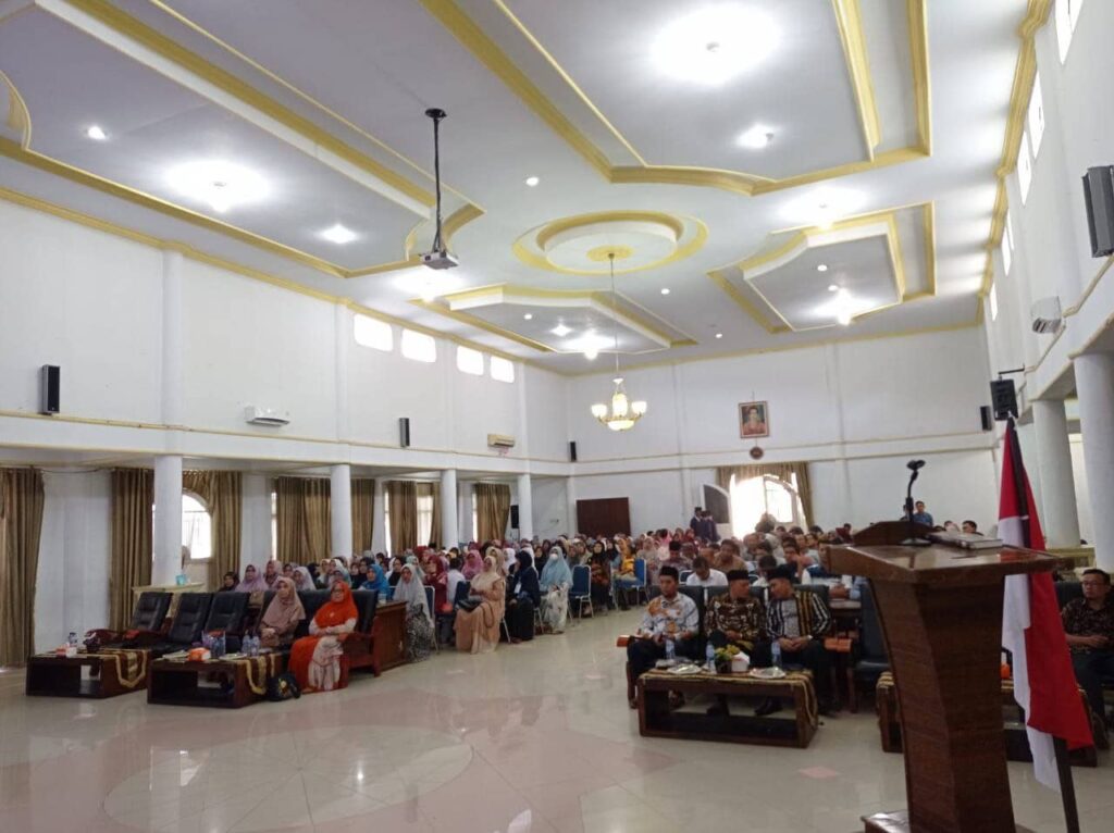 Seminar Parenting di Pasaman, Nevi Zuairina Sampaikan Trik Orang Tua dalam Pengendalian Gadget Anak