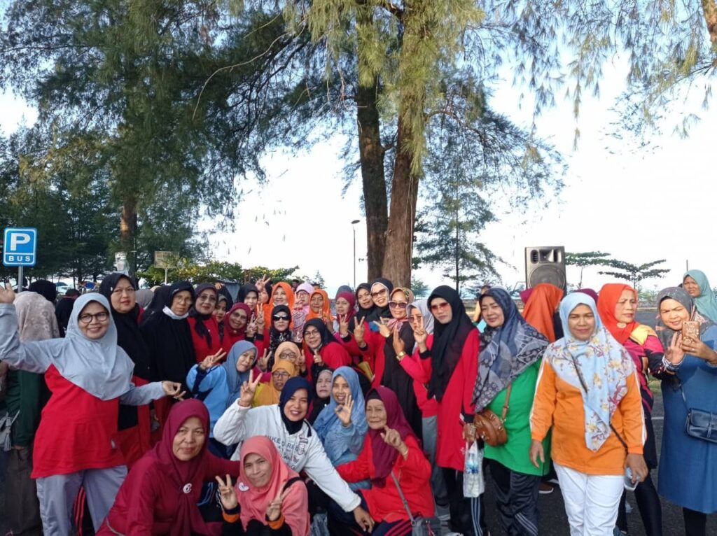 Senam Sehat Bersama Wakil Rakyat, Nevi Zuairina Sebar Puluhan Doorprize