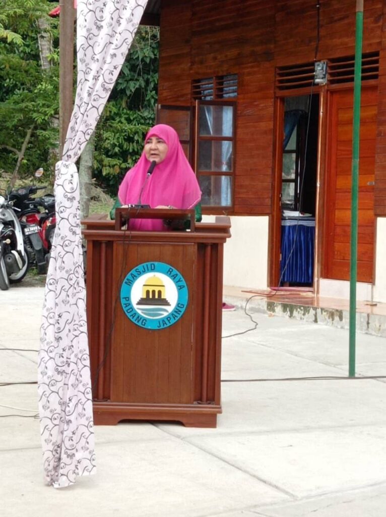 Gunting Pita Peresmian Jalan Masjid Raya Padang Japang Guguak, Nevi Zuairina Sampaikan Peningkatan Ilmu Pengetahuan Berbasis Agama
