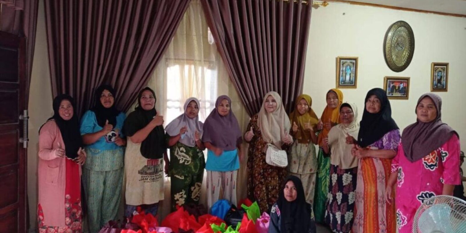 Ribuan Sembako Jelang Idul Fitri Jadi Program Rutin Hj. Nevi Zuairina Untuk Disebar di Pasaman