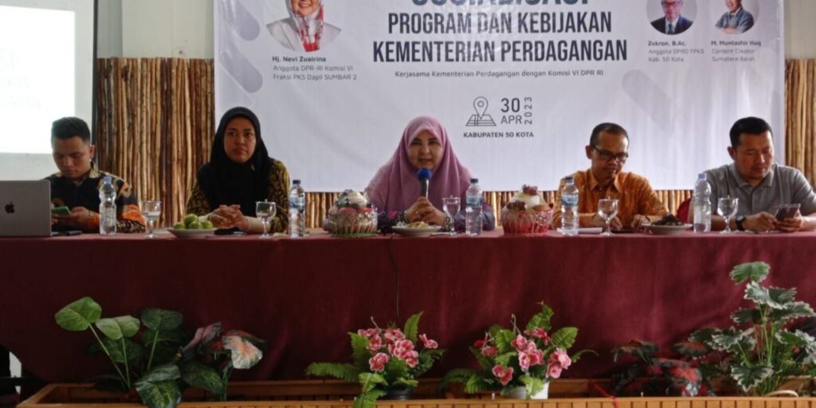 Bersama Kemendag, Hj. Nevi Zuairina Sosialisasi Kebijakan Kepada Pelaku UMKM