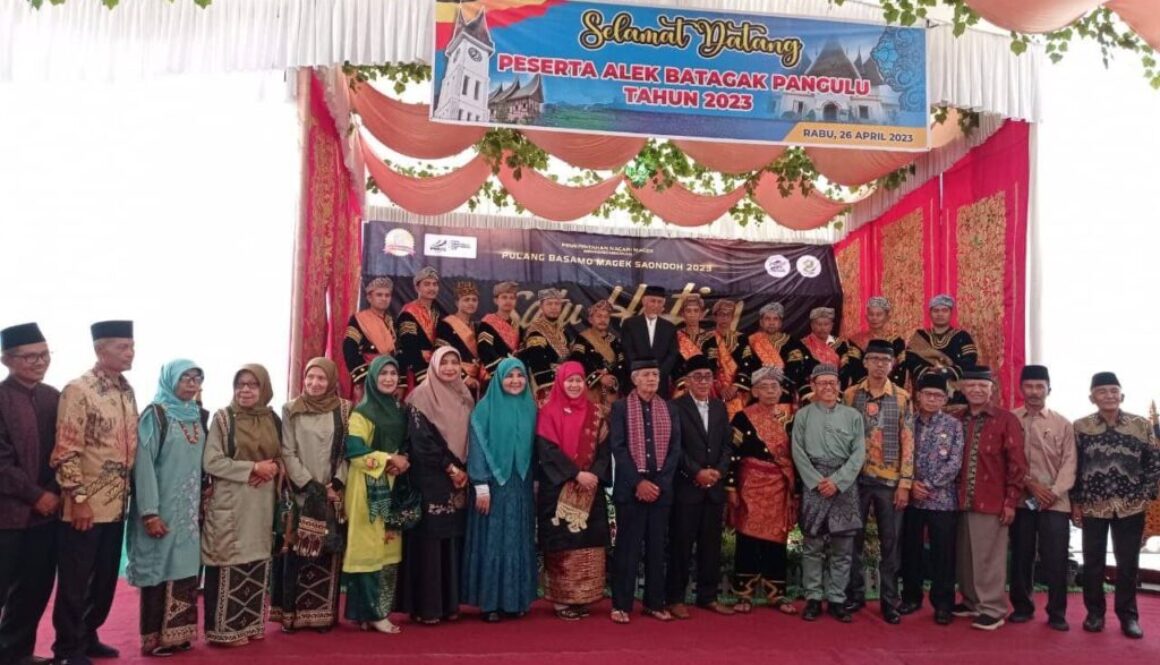 Masih Suasana Idul Fitri, Hj. Nevi Zuairina Silaturahim Dengan Perantau yang Berkunjung ke Kampung Halaman