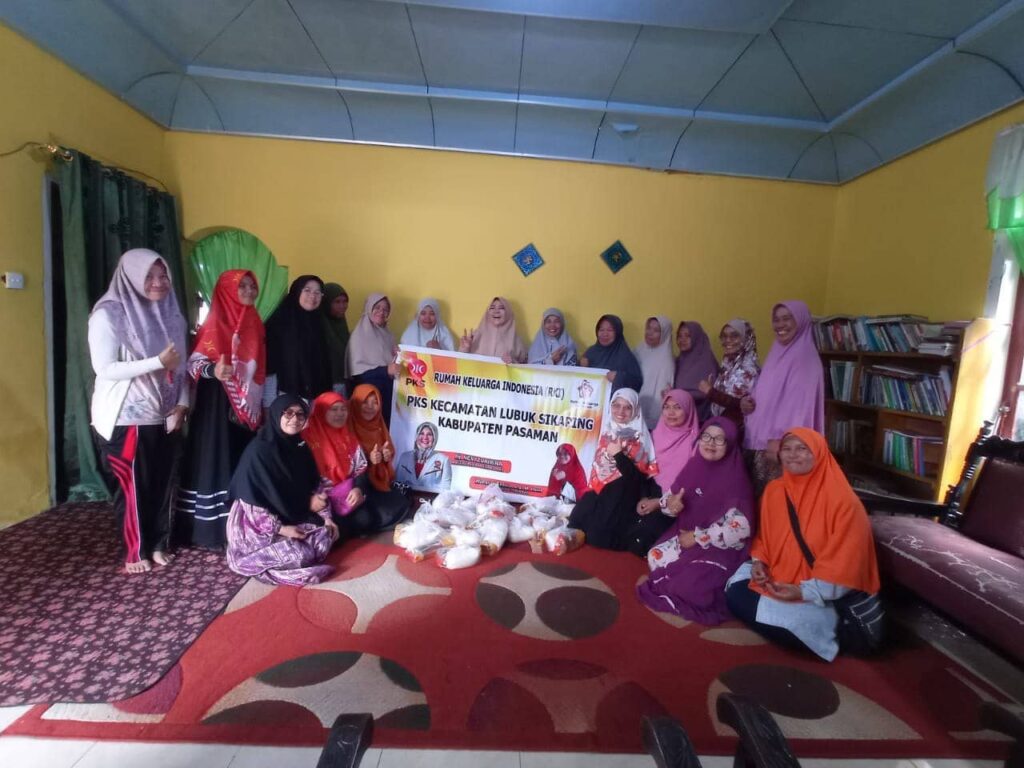 Nevi Zuairina Bersama ALPPIND dan RKI Meneruskan Program Berbagi Sembako