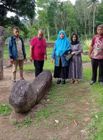 Berkunjung Ke Situs Cagar Budaya Geopark 1000 Menhir, Nevi Zuairina Dukung Pengembangannya