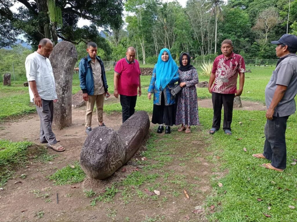 Berkunjung Ke Situs Cagar Budaya Geopark 1000 Menhir, Nevi Zuairina Dukung Pengembangannya