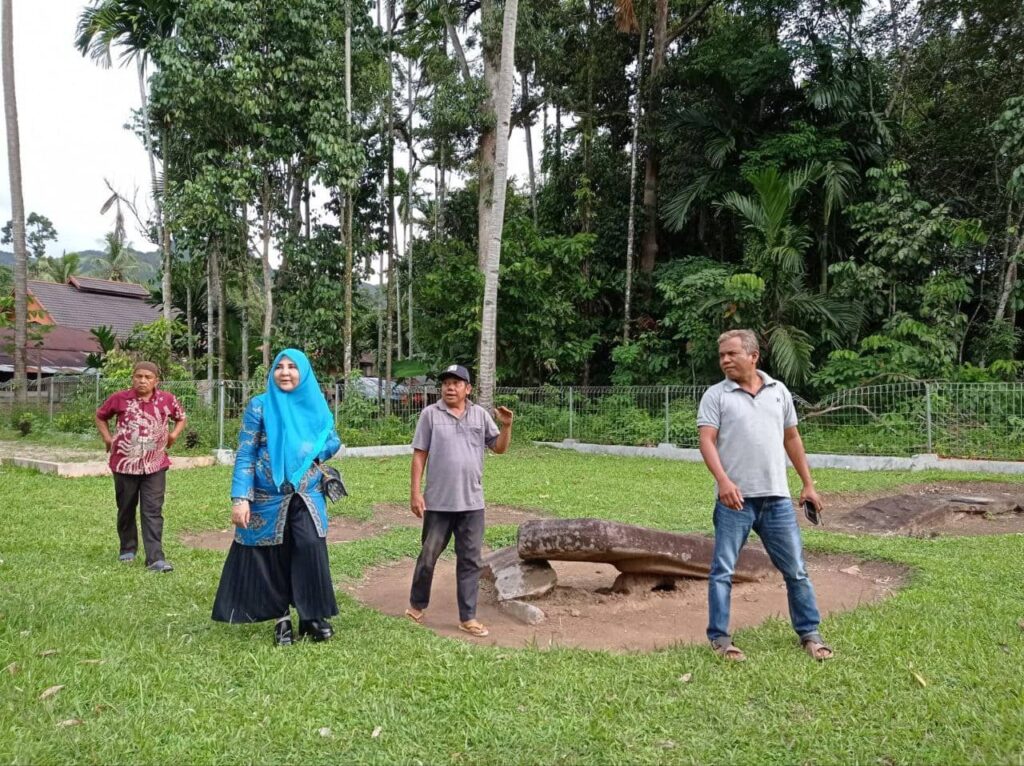 Berkunjung Ke Situs Cagar Budaya Geopark 1000 Menhir, Nevi Zuairina Dukung Pengembangannya