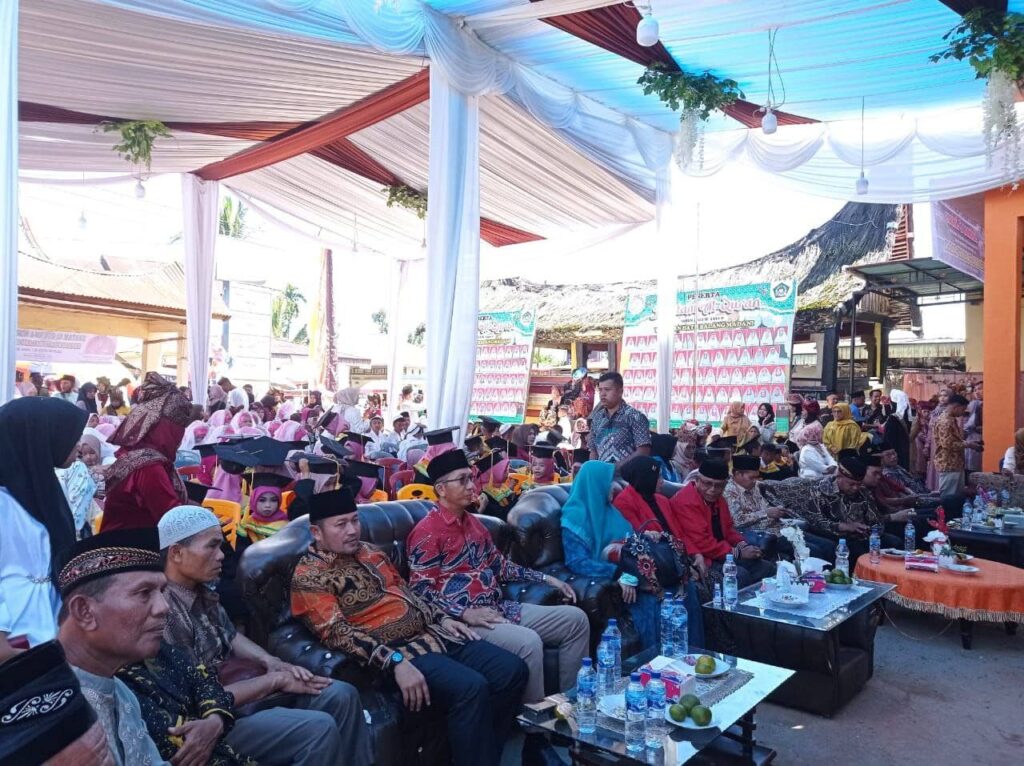 Menghadiri Khatam Al-Qur'an dan Wisuda Iqra', Nevi Zuairina Sampaikan Baca Quran Sepanjang Hayat Agar Dapat Syafa’at