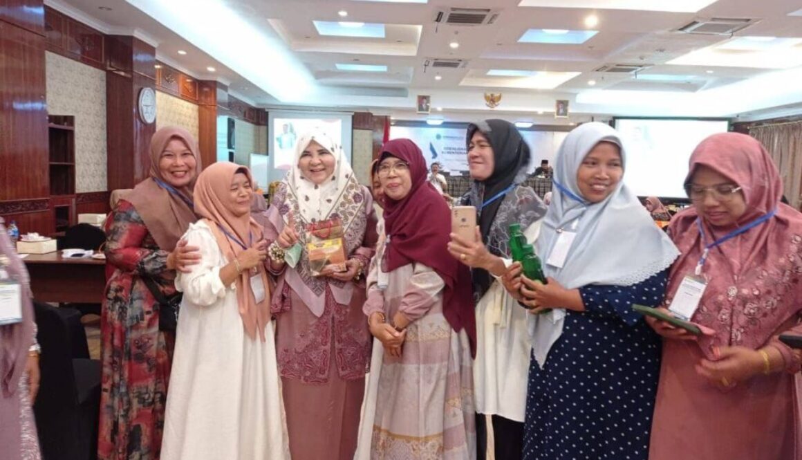 Sosialisasi Bersama Kemenkop, Nevi Zuairina Minta UMKM Dapat Lebih Terorganisir Dalam Wadah Koperasi di Agam dan Bukittinggi
