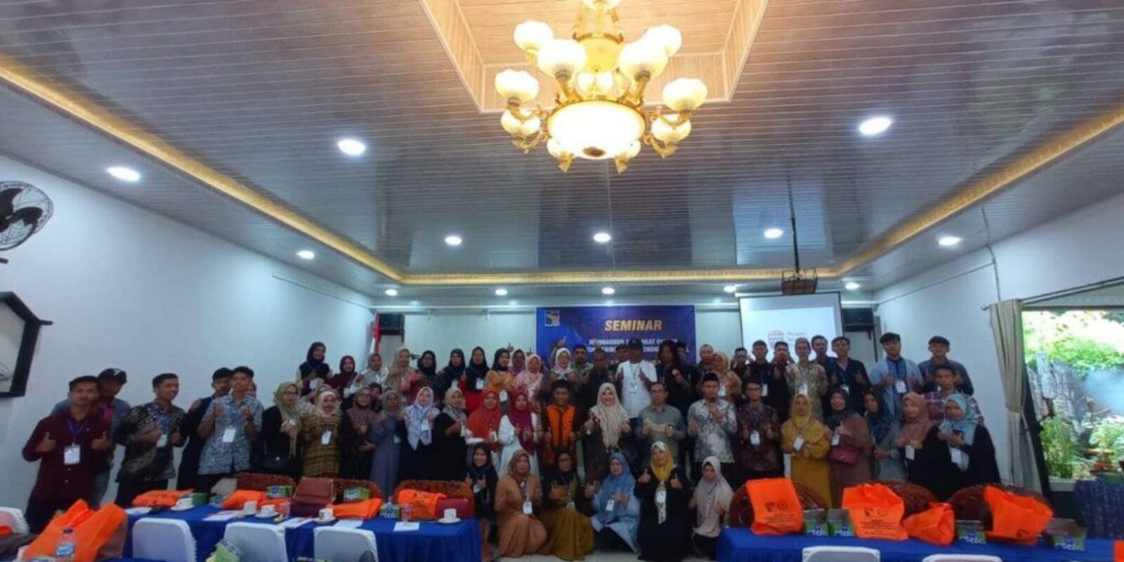 Di Pasaman, Nevi Zuairina Selenggarakan Seminar Membangun Semangat Ekspor Untuk Peningkatan Ekonomi Nasional