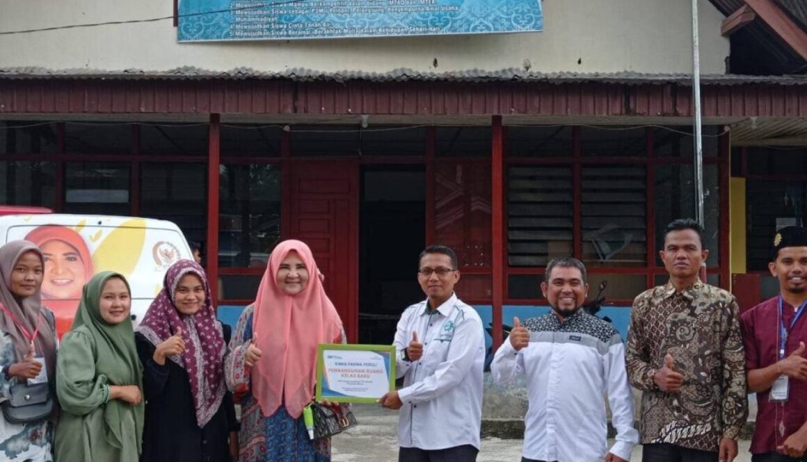 Nevi Zuairina Kembali Serah Terima Bantuan Tanggung Jawab Sosial di Pasaman, Pasaman Barat dan 50 Kota (1)