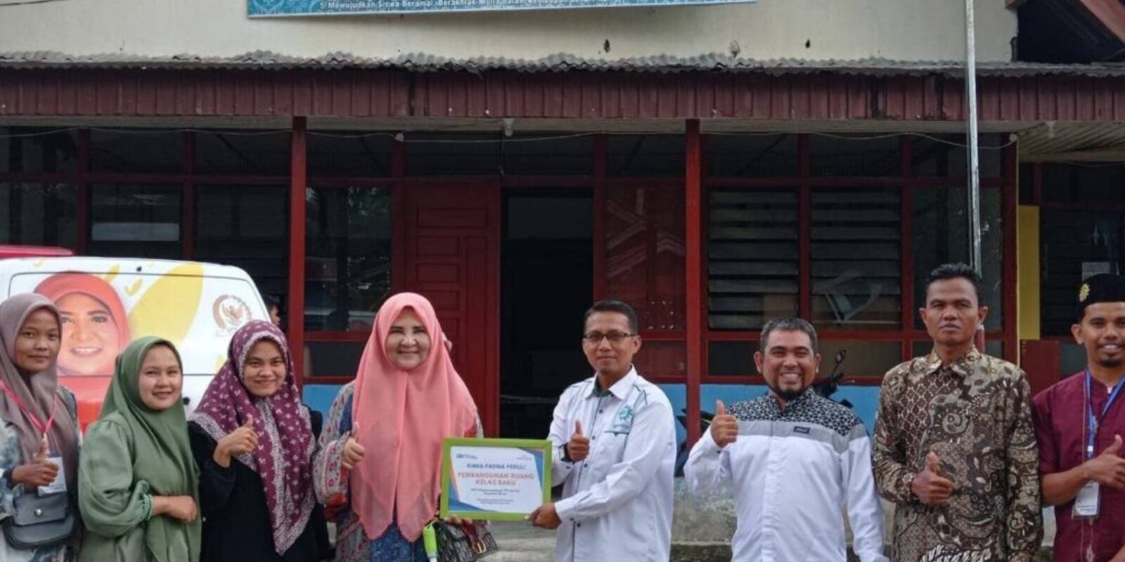Nevi Zuairina Kembali Serah Terima Bantuan Tanggung Jawab Sosial di Pasaman, Pasaman Barat dan 50 Kota (1)