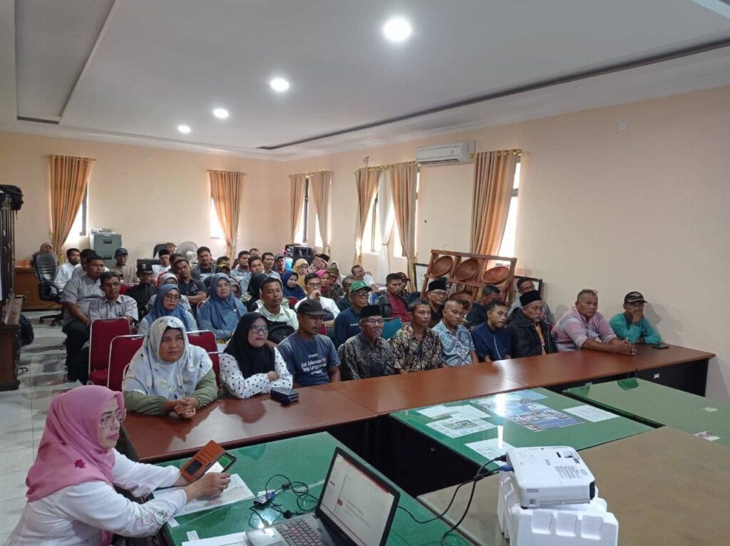 Anggota DPR RI Hj. Nevi Zuairina Serahkan Bantuan Alat Mesin Pertanian Kepada Kelompok Tani Ulakan di Padang Pariaman Untuk Kemandirian Pangan