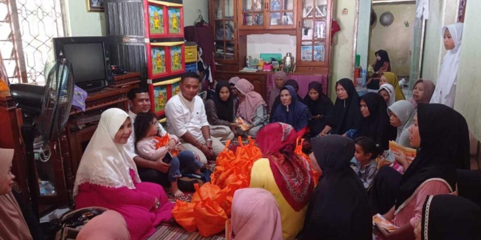 Nevi Zuairina Canangkan Program Paket Sembako Program Real Untuk Bantu Masyarakat