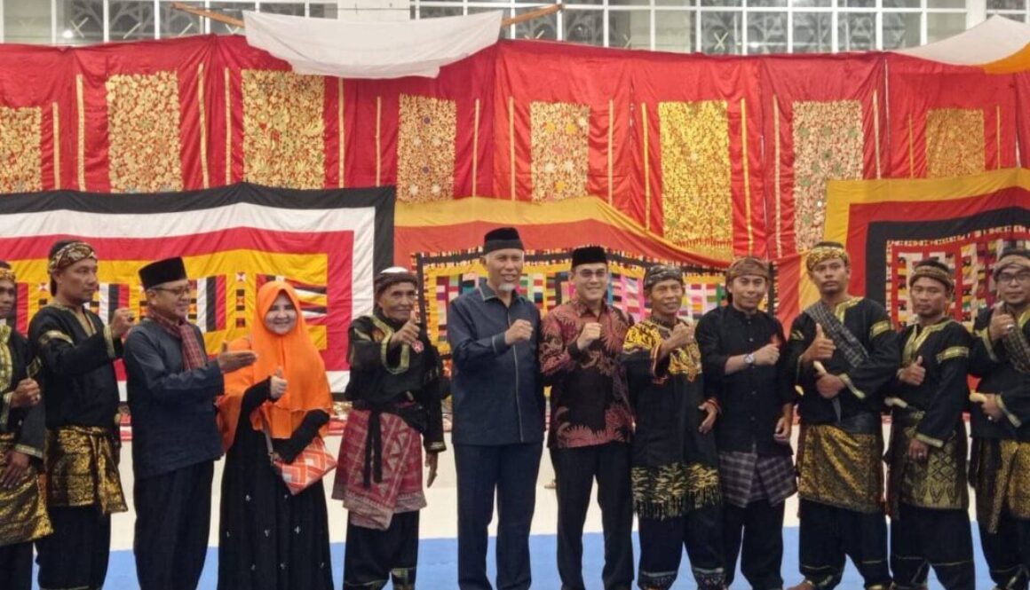 Hj. Nevi Zuairina Dukung Pelestarian Budaya Asli Minangkabau Berupa Pencak Silat