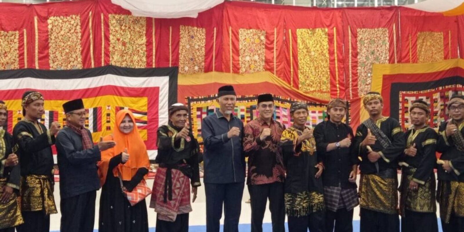 Hj. Nevi Zuairina Dukung Pelestarian Budaya Asli Minangkabau Berupa Pencak Silat