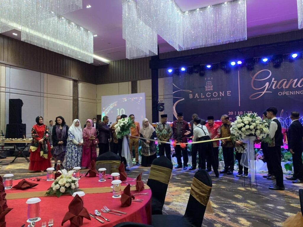 Hj. Nevi Zuairina, Menghadiri Grand Opening Hotel Bintang 5 di Sumatera Barat Untuk Peningkatan Pariwisata