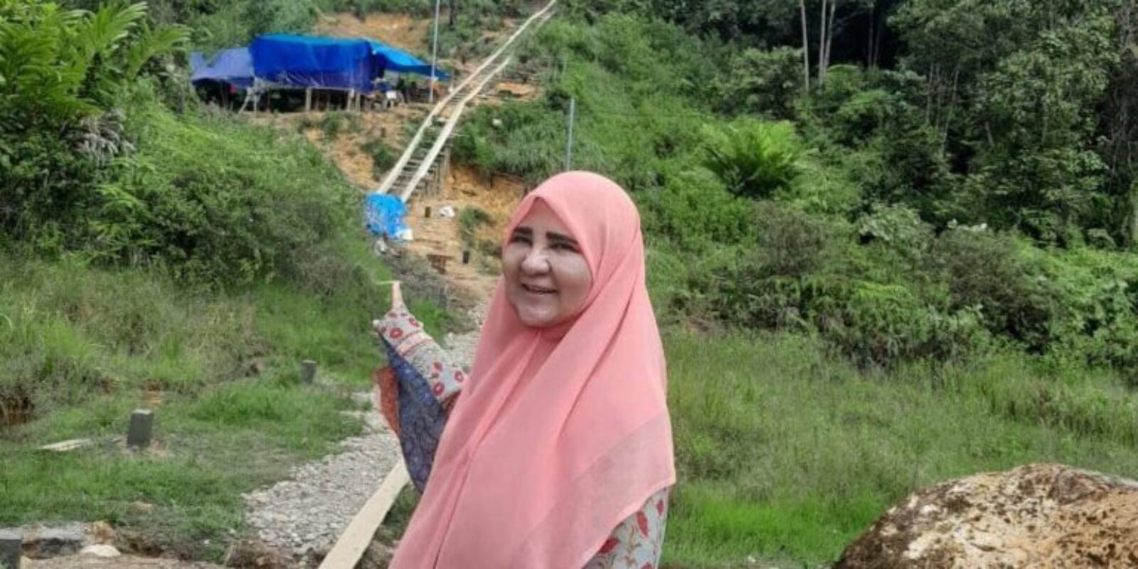 Hj. Nevi Zuairina Meninjau Lokasi Bantuan Tower dari Telkomsel Untuk Perkuat Komunikasi Kabupaten Pasaman