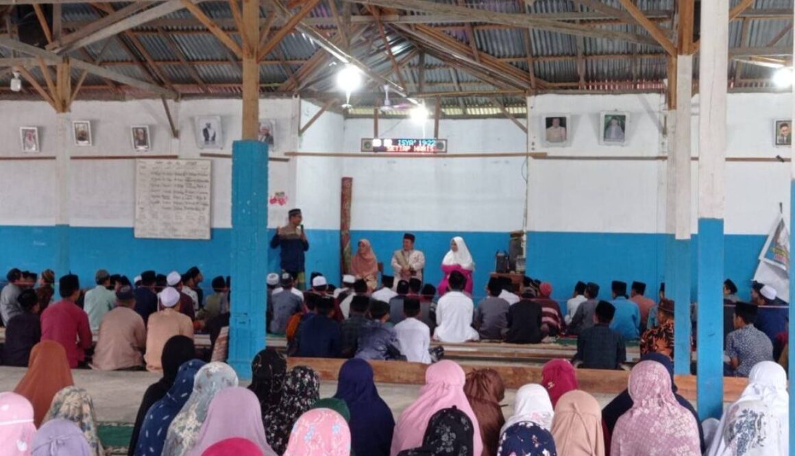 Hj. Nevi Zuairina bersilaturahmi dengan para santri Pondok Pesantren Nurul Yaqin Kabupaten Padang Pariaman dan Menyampaikan Berbagai Harapan
