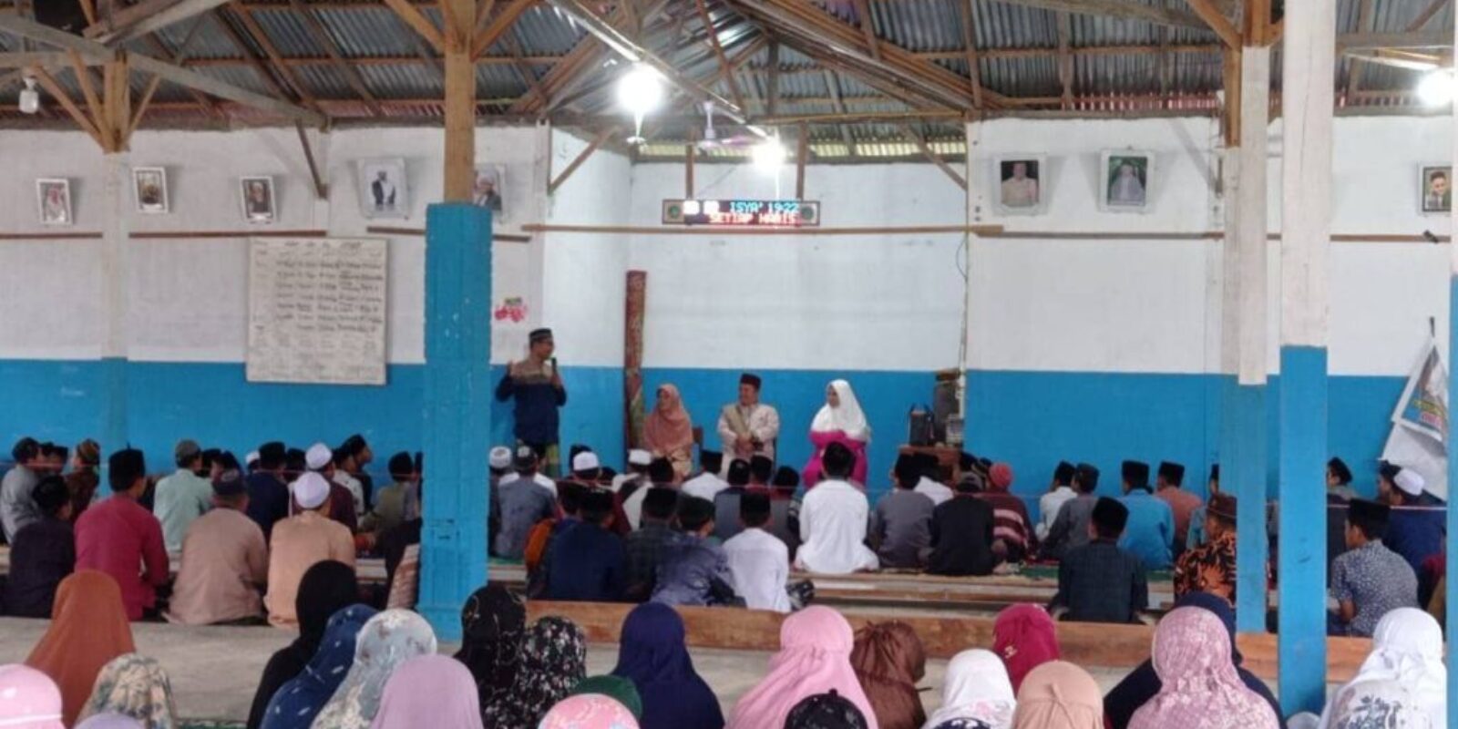 Hj. Nevi Zuairina bersilaturahmi dengan para santri Pondok Pesantren Nurul Yaqin Kabupaten Padang Pariaman dan Menyampaikan Berbagai Harapan