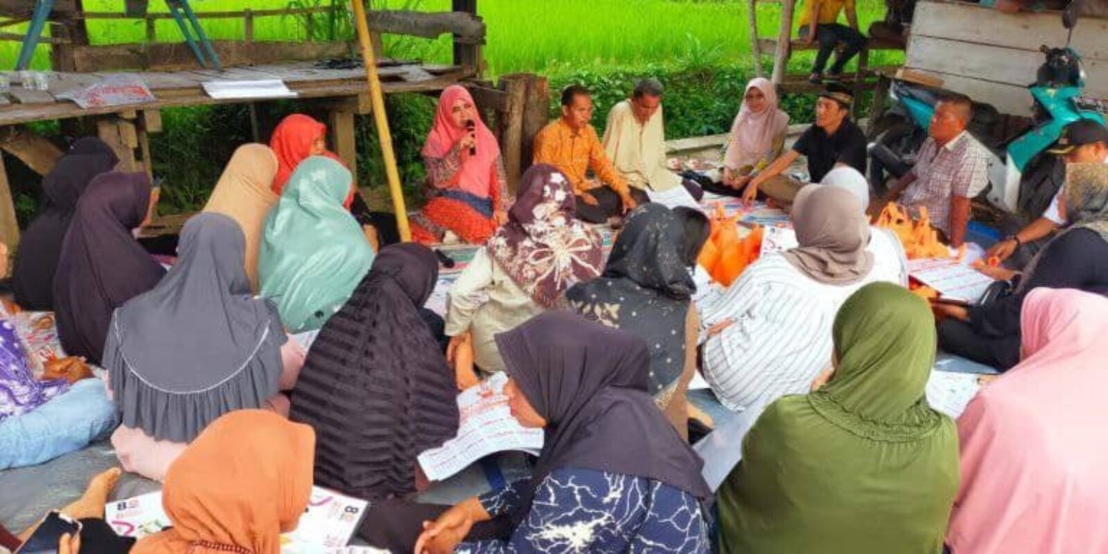 Kerjasama Membangun Jalan 300 Meter di Nagari Situjuah Batua Peran Hj. Nevi Zuairina dalam Mewujudkan Kebutuhan Masyarakat Lokal