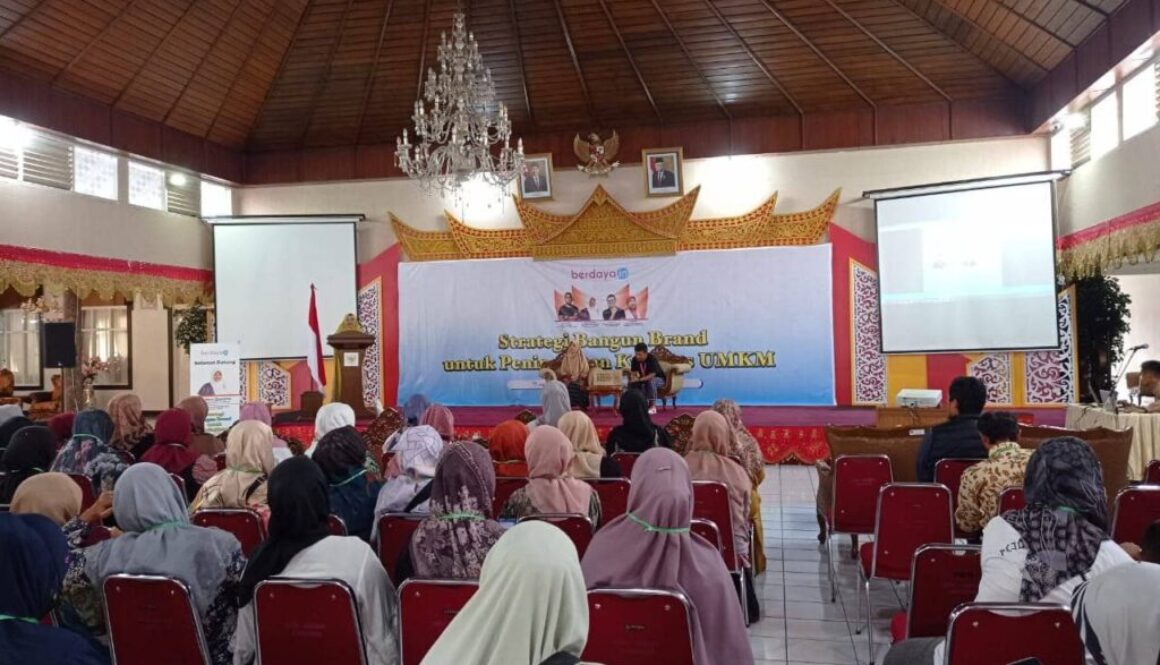 Pelatihan UMKM di Bukittinggi, Nevi Singgung Permendag Tentang Larangan Berjualan di TikTok Shop
