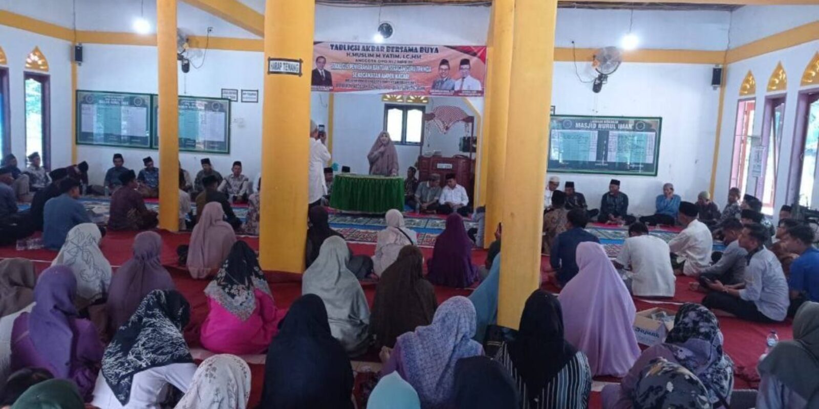 Hj. Nevi Zuairina Menghadiri Tabligh Akbar dan Mendampingi Penyerahan Pokir Baju Seragam