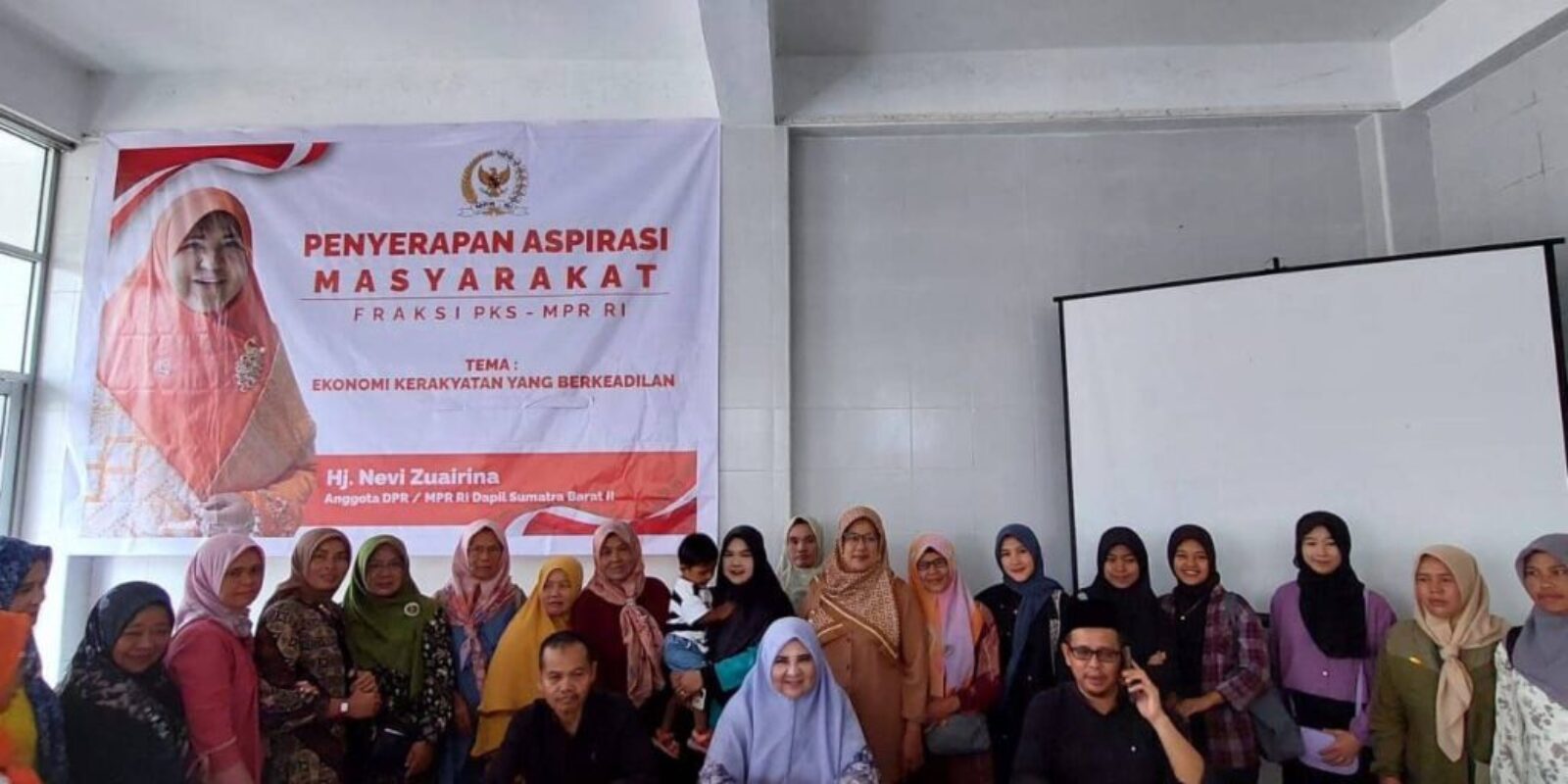 Hj. Nevi Zuairina Melakukan Kegiatan Aspirasi Masyarakat Menyampaikan Penguatan Sistem Demokrasi Indonesia