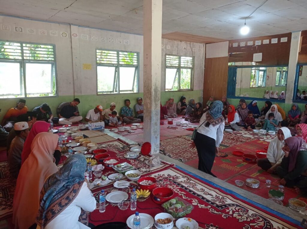Aktivitas di Daerah Pemilihan, Nevi Zuairina Makan Siang Bersama Wali Murid dan Guru-Guru MTS Bawan di Ampek Nagari Agam