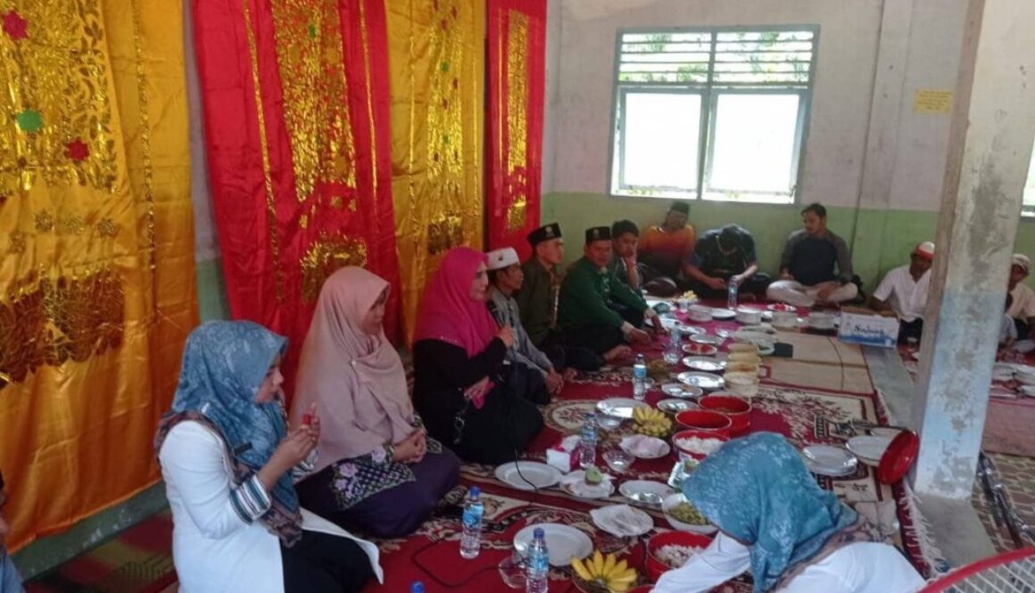 Aktivitas di Daerah Pemilihan, Nevi Zuairina Makan Siang Bersama Wali Murid dan Guru-Guru MTS Bawan di Ampek Nagari Agam